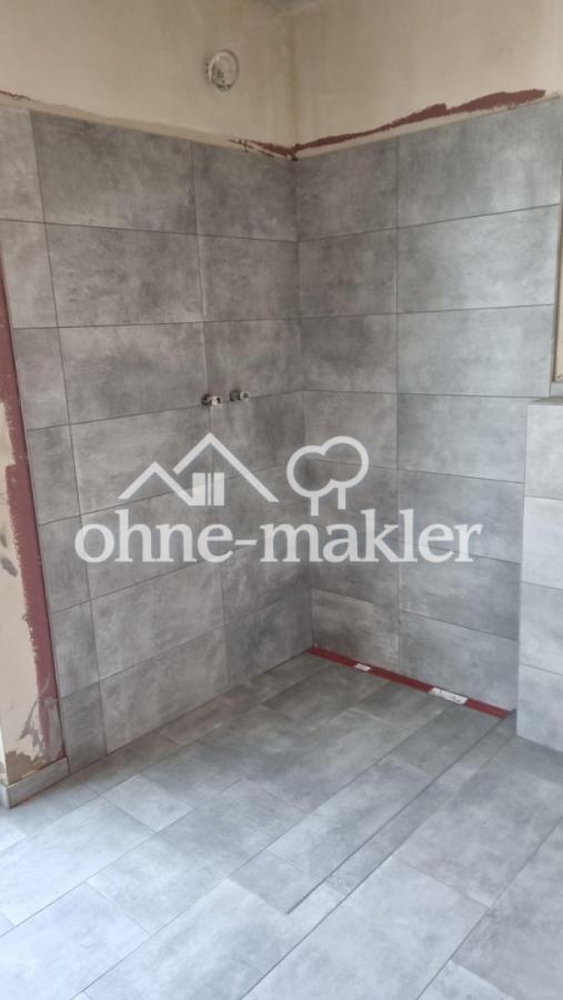 Bad (noch ohne Dusche)