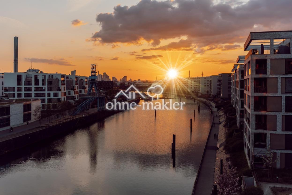 Sonnenuntergang am Hafen