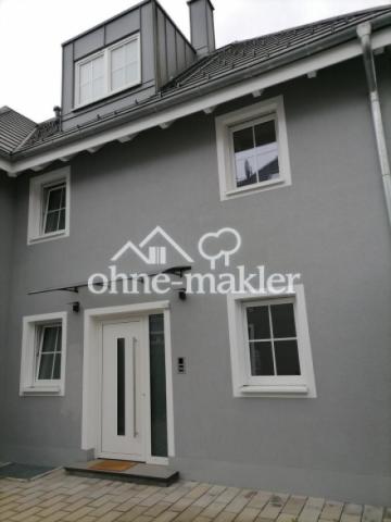 Walmdach DHH Hauseingang