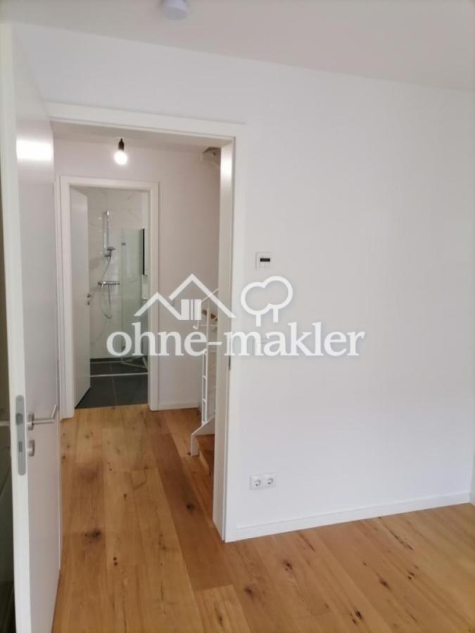 Büro und Diele, Bad  1.OG