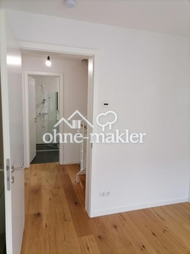 Büro und Diele, Bad  1.OG