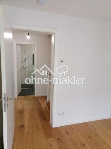 Büro und Diele, Bad  1.OG