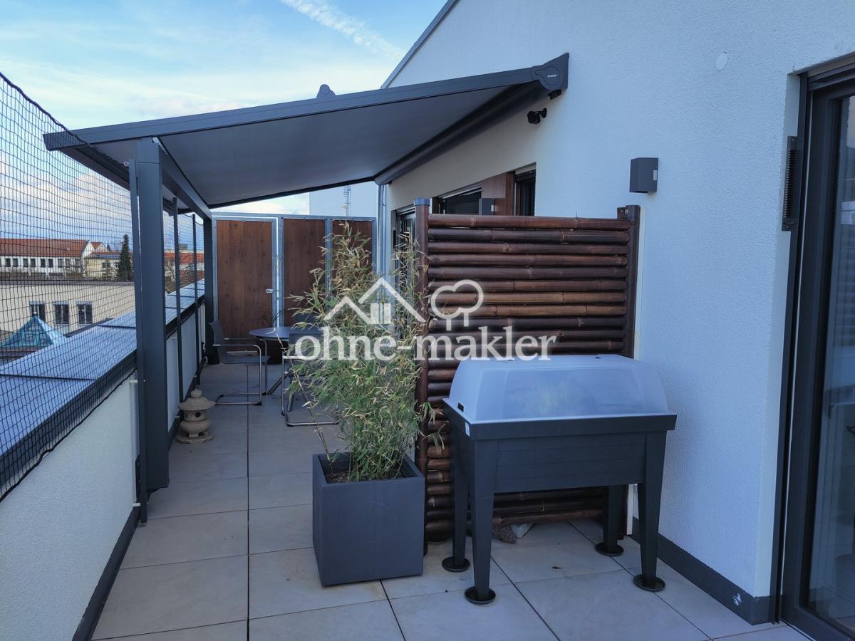 Pergola Markise vor Wohnzimmer