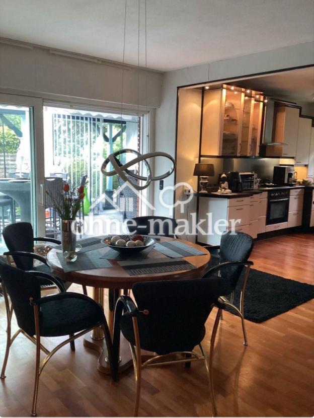 Esszimmer mit Küche