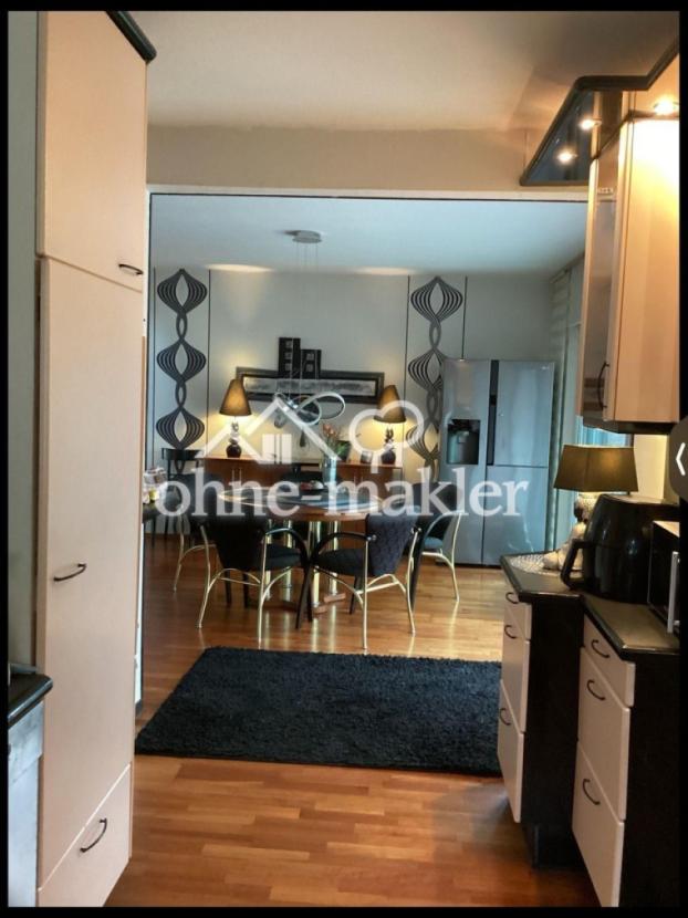 Küche mit Blick ins Esszimmer