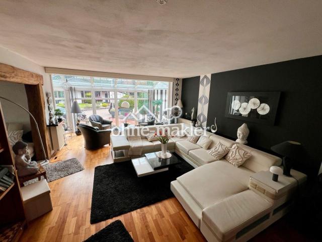 Wohnzimmer mit Wintergarten