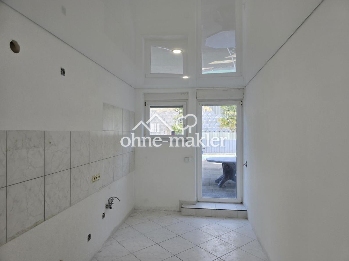 Küche ETW 4 mit Tür Terrasse