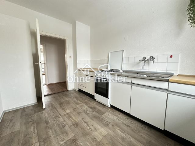 Küche mit Herd und Backofen