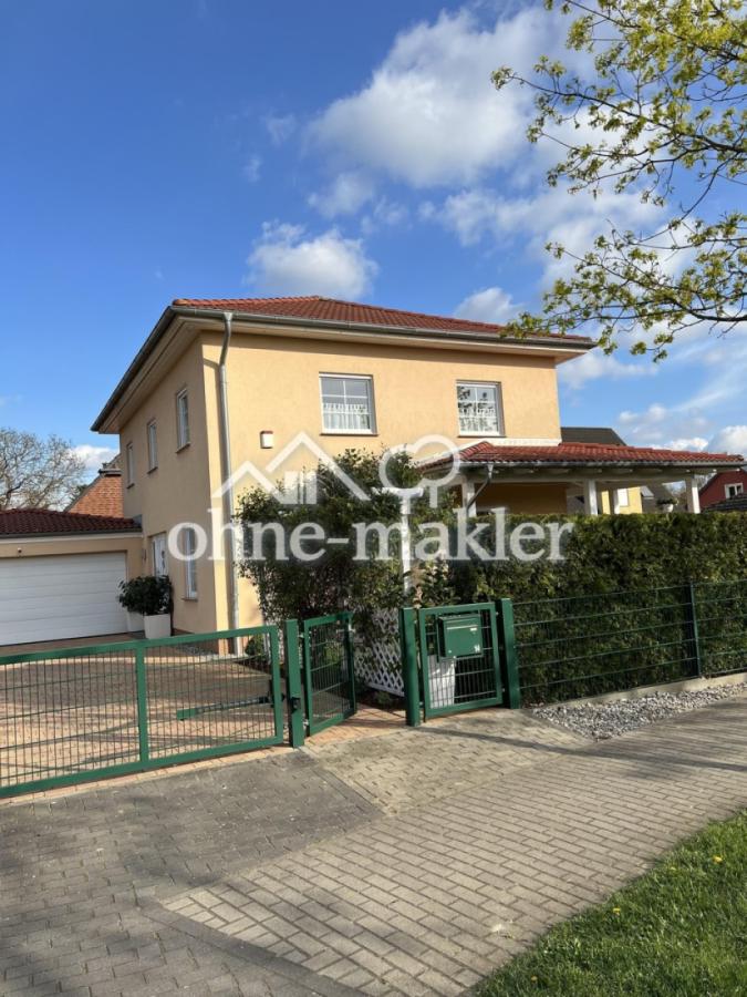 Aussenansicht mit Auffahrt