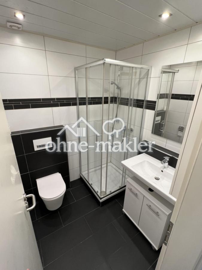 Modernes Badezimmer / Duschbad