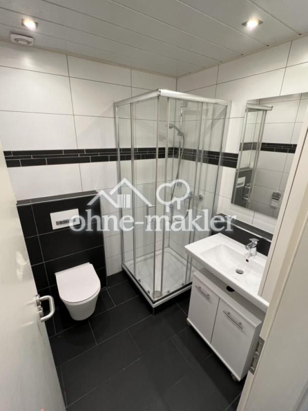 Modernes Badezimmer / Duschbad