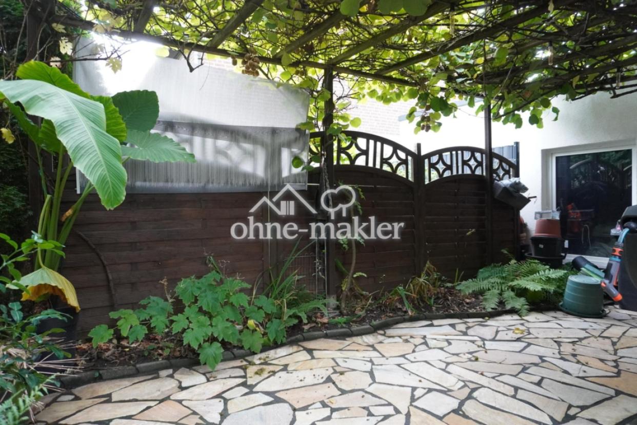 Ansicht Weg zur Garage