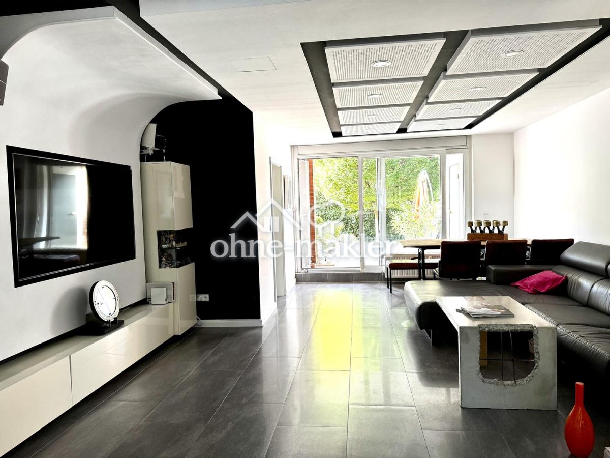 Großes helles Wohnzimmer