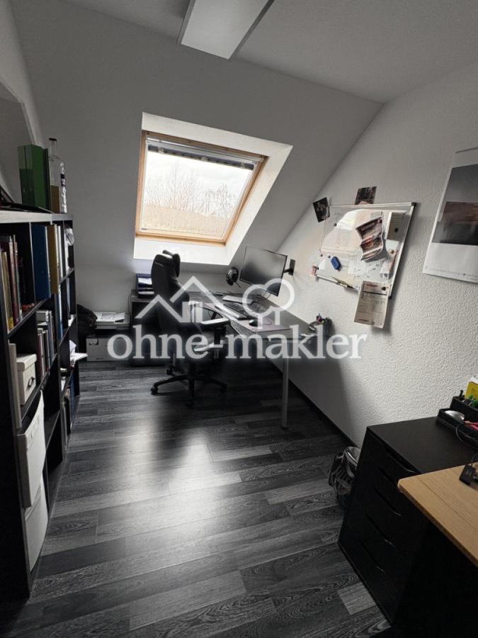 Zusätzliches Zimmer, z.Zt Büro