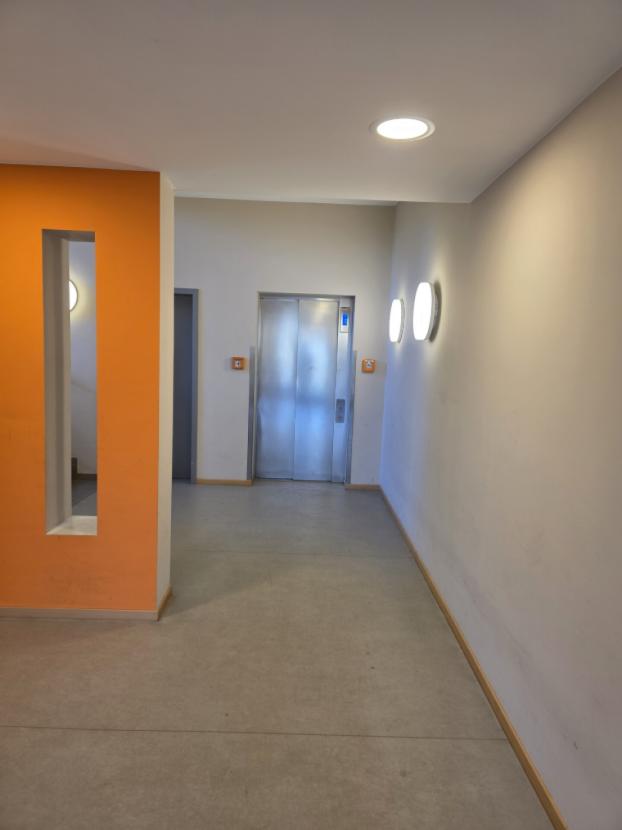 Flur mit Fahrstuhl