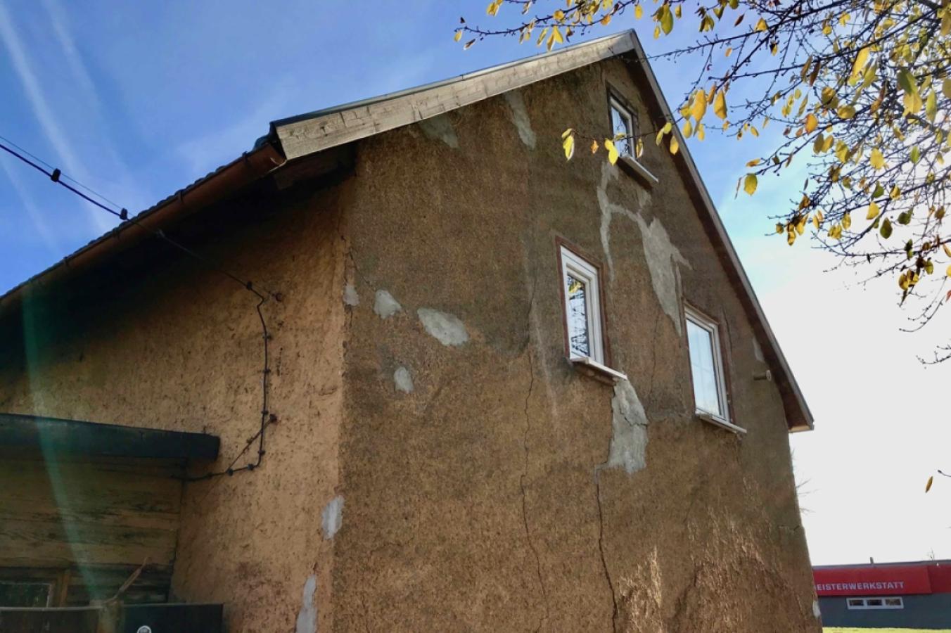 Giebelansicht zur Straße