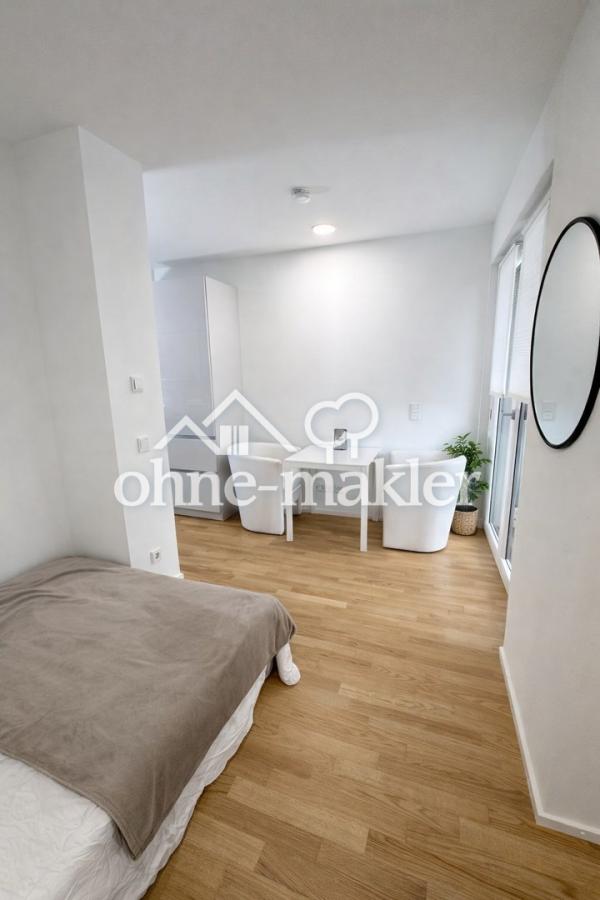 SCHLAFBEREICH + TISCH