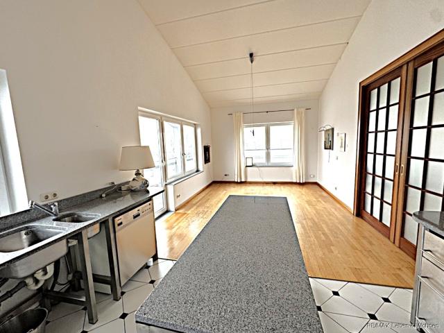 Küche mit Essbereich