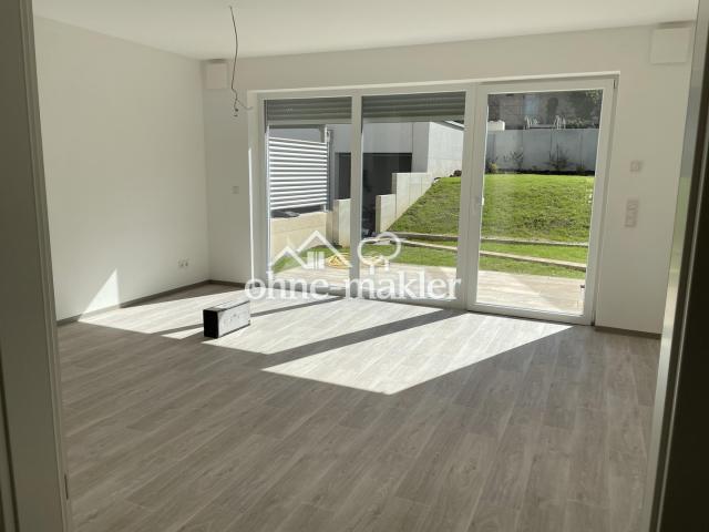 Wohnzimmer mit Blick auf Garte