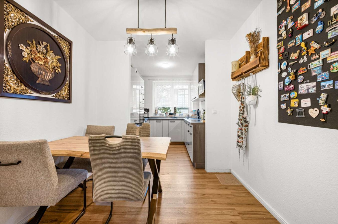 Esszimmer und Küche