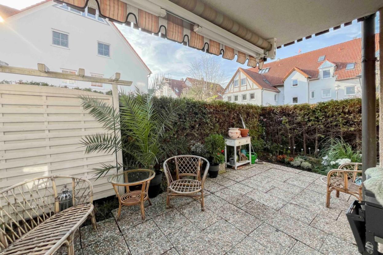 Terrasse mit kleinem Garten