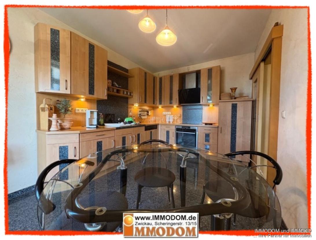 Küche mit Einbauküche