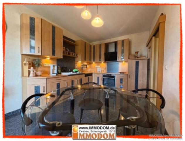 Küche mit Einbauküche