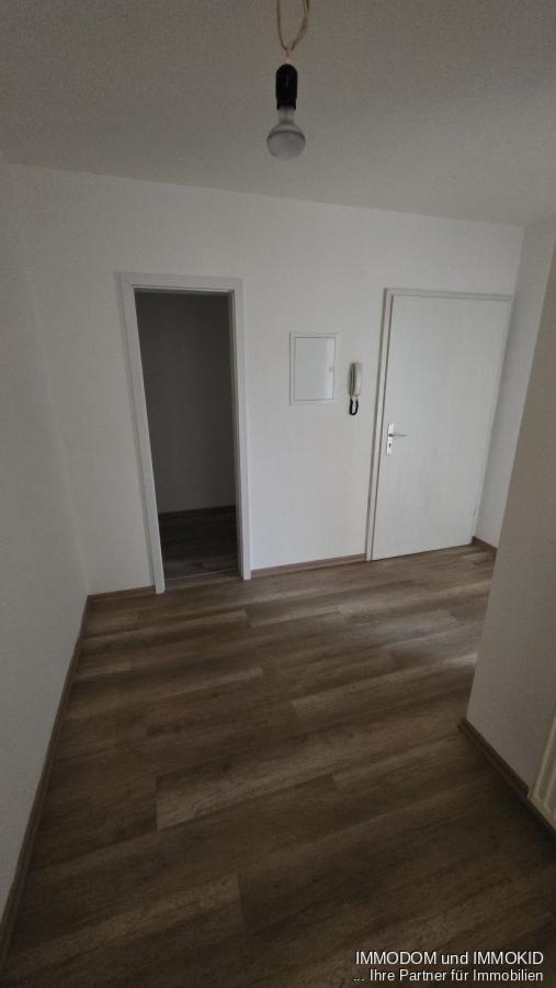 Flur - Blick zum Abstellraum, Eingang