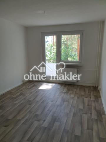 Wohnzimmer mit Balkon