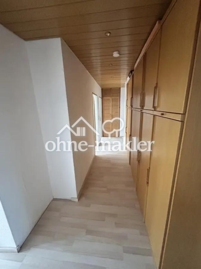 Flur inkl. Einbauschrank