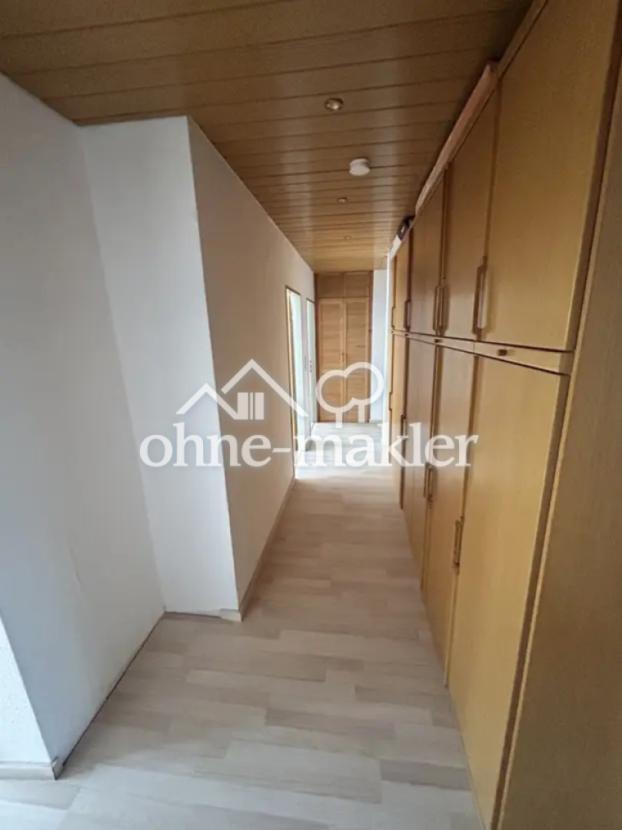 Flur inkl. Einbauschrank