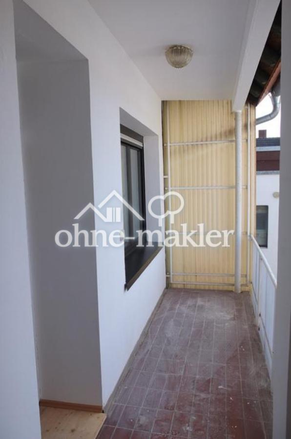 OG Balkon vor Wohnungs-Eingang