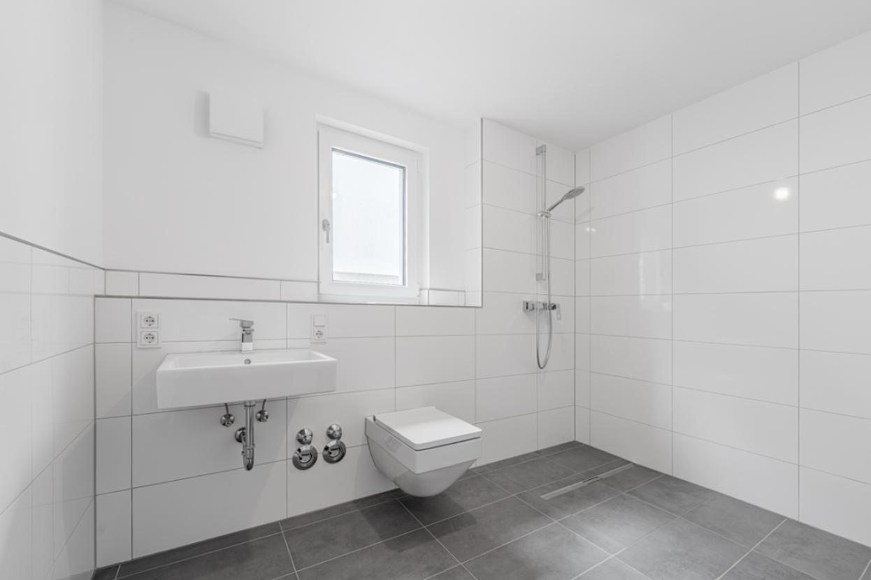 Tageslichtbad mit Dusche