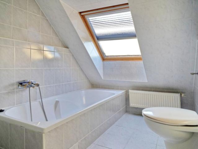 Tageslichtbad mit Wanne & Dusche