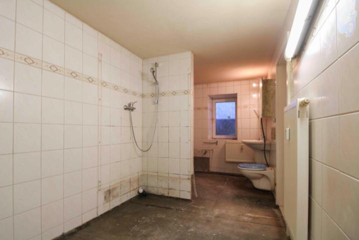 zweites Bad_Haushaltsraum im UG