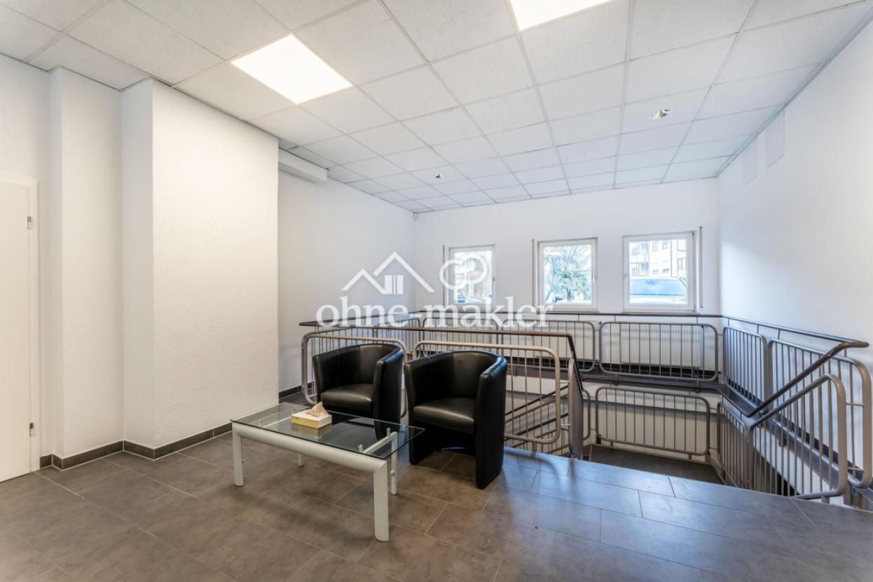 Büroraum 2 - Treppe zu UG
