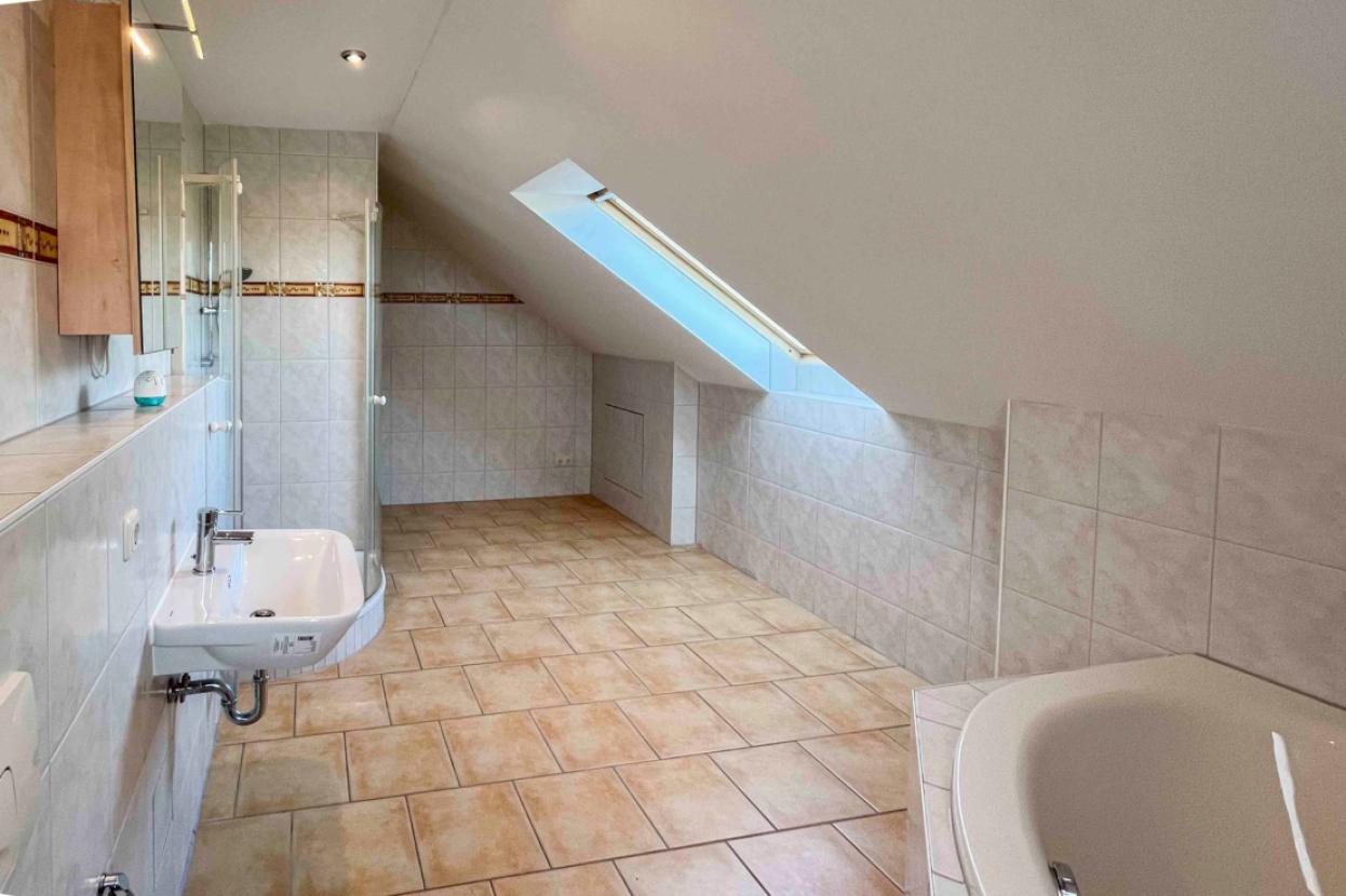 Badezimmer 1. OG Ansicht 02