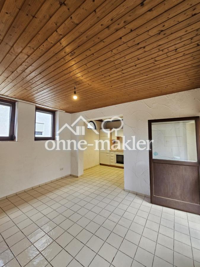 Wohnzimmer-Blick zur Küche/NH