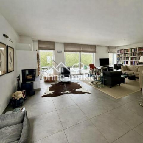 Wohnzimmer und Kamin