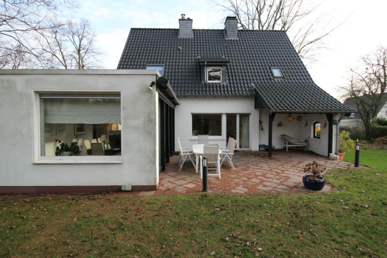 Seitlicher Anblick auf das Haus