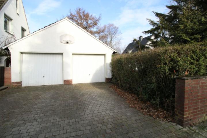 Garagen und Stellplätze