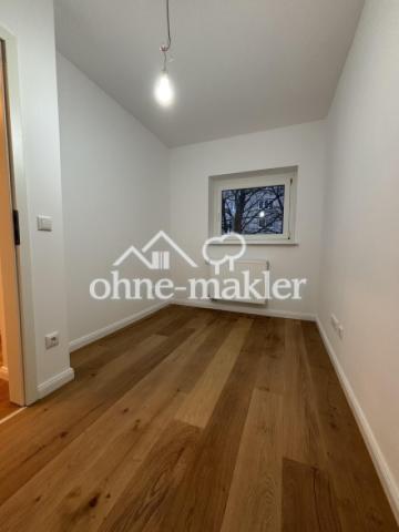 Schlafzimmer (Eichenparkett)