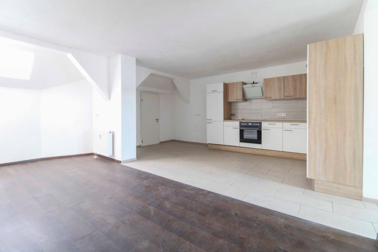 Wohnzimmer mit Küche