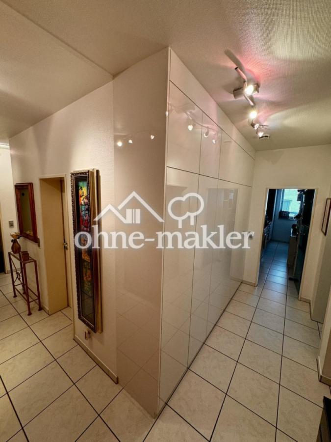 Diele mit Maß-Einbauschrank