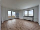 Wohnzimmer Durchgangszimmer mit Balkon (2)
