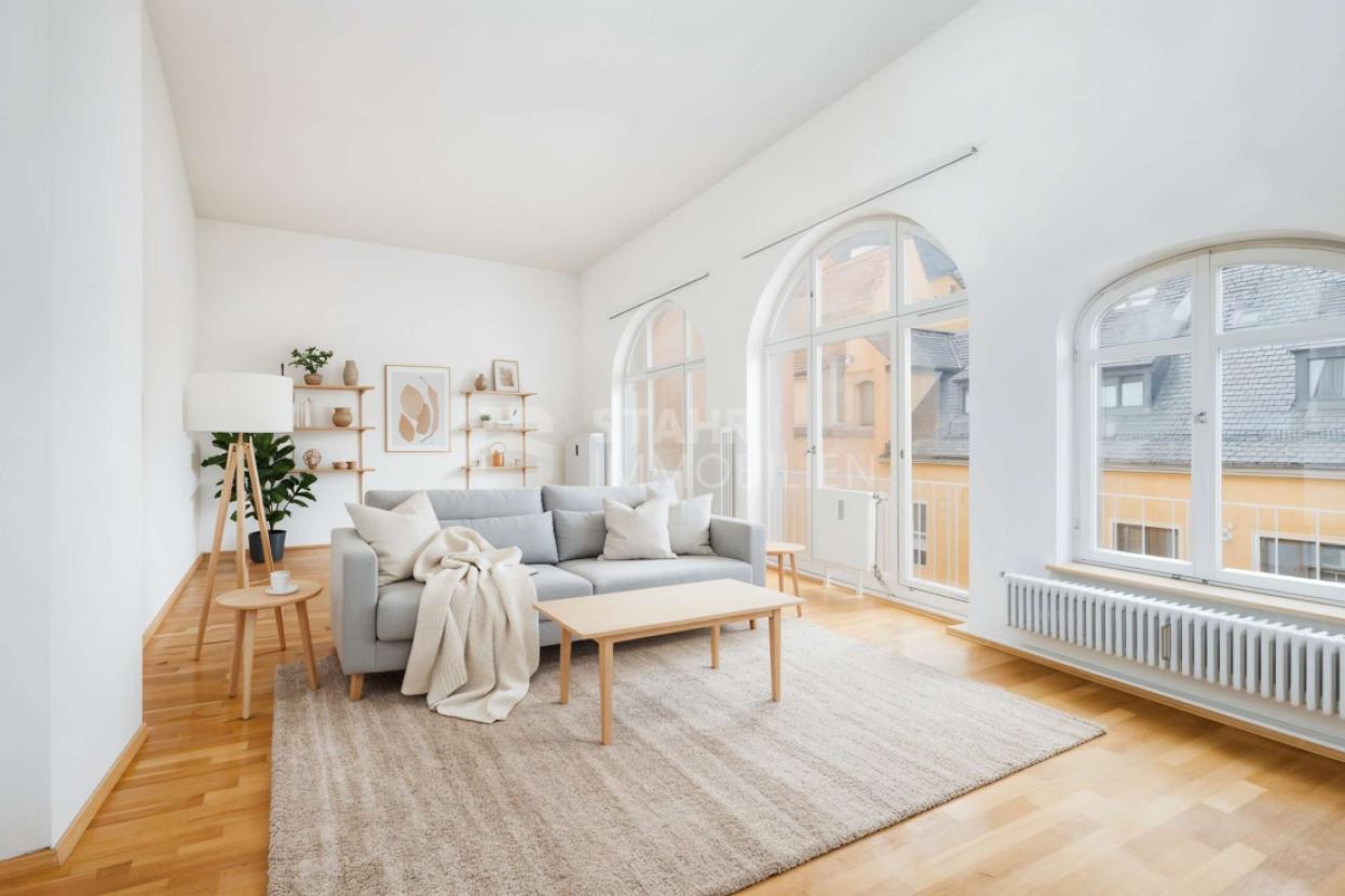 Wohn- und Esszimmer möbliert