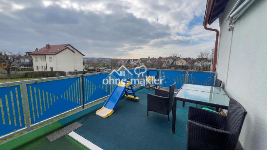 Balkon, sonnig, mit Markise