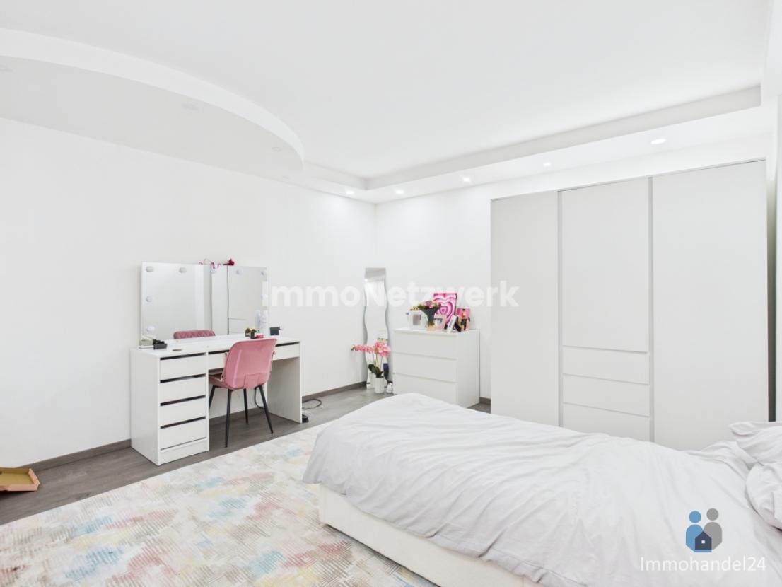 Schlafzimmer III