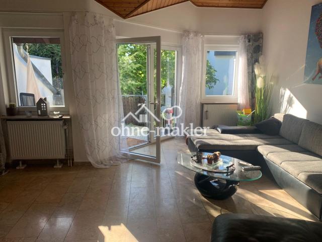 Wohnzimmer Blick zum Balkon