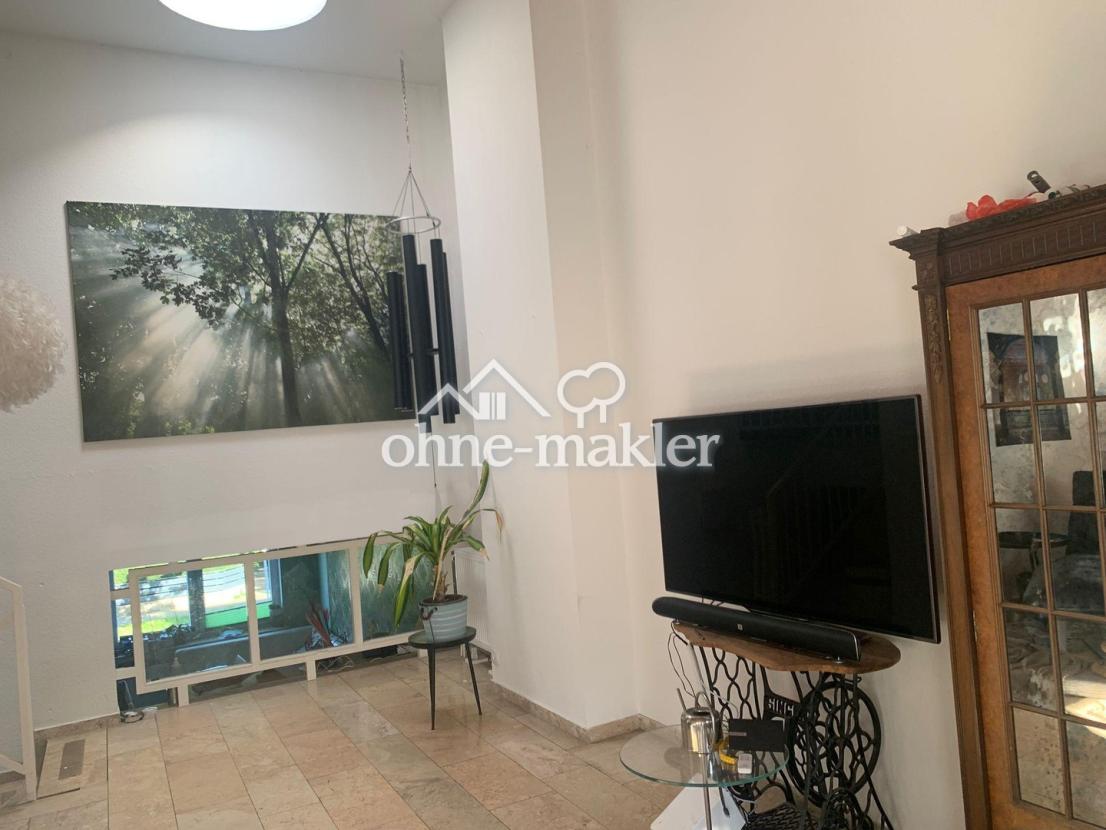 Wohnzimmer Blick zur Küche 